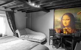 La Vie En Rose Hotel